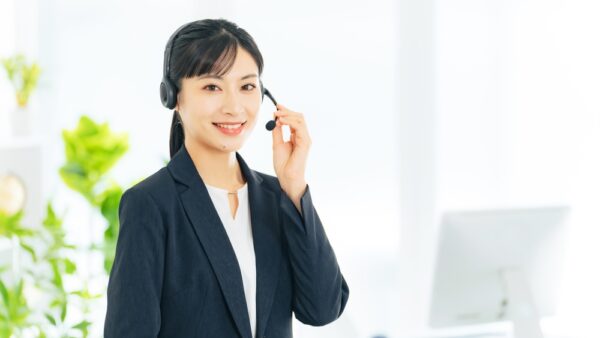 電話代行サービスで業務委託or自社雇用のどちらがいい？フリーランスにもおすすめな理由を解説